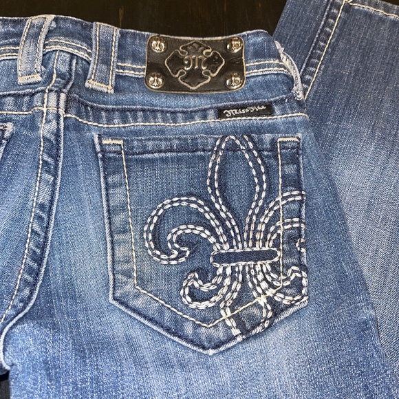 Miss Me Cropped Denim Blue Jeans Fleur de Lis Size 25 JP436g Women Teen Cute - Picture 3 of 8